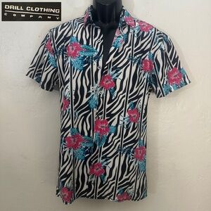 Drill Clothing Stretch Short Sleeve Shirt Small Gently worn 90% polyester